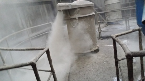 攪拌站倉頂除塵器改造為集中地面除塵器 勢(shì)在必行 攪拌站倉頂除塵器改造為集中地面除塵器 勢(shì)在必行